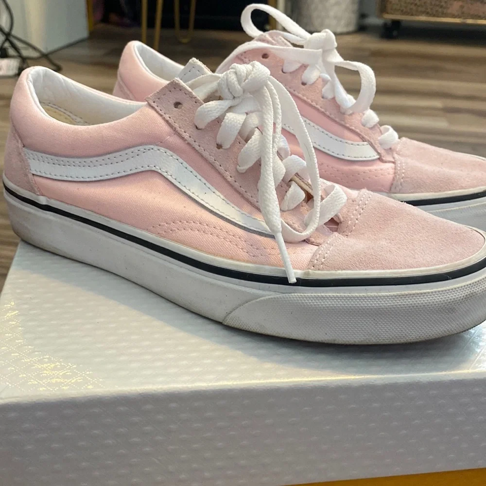 Pink vans - Picture 1 of 3